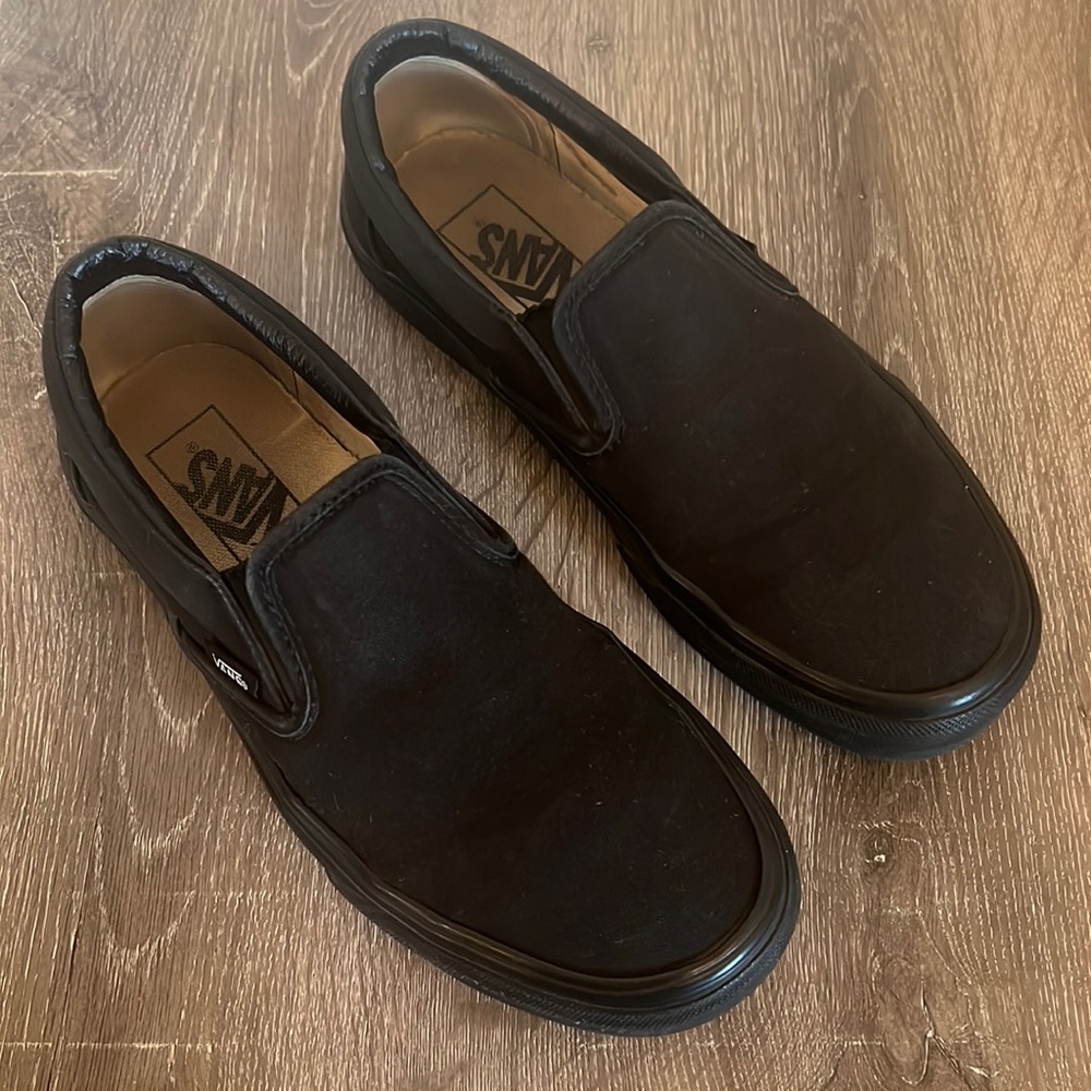 VANS SLIP ON BLACK size 8.5 • PRELOVED